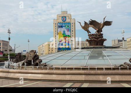 MINSK, Bielorussia - 12 settembre 2018: piazza Indipendenza a Minsk. Famosa piazza Indipendenza alla mattina il tempo. Foto Stock