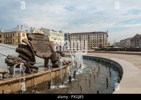 MINSK, Bielorussia - 12 settembre 2018: piazza Indipendenza a Minsk. Famosa piazza Indipendenza alla mattina il tempo. Foto Stock