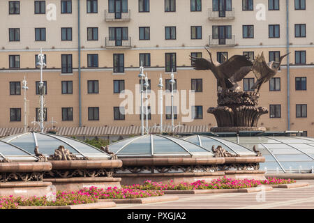 MINSK, Bielorussia - 12 settembre 2018: piazza Indipendenza a Minsk. Famosa piazza Indipendenza alla mattina il tempo. Foto Stock