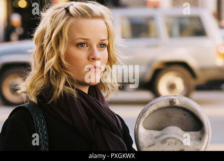 Solange Du bist da aka. Proprio come il cielo, 2005 Regie: Mark Waters, Elizabeth (Reese Witherspoon) trova un celeste sorpresa per lei. Foto Stock