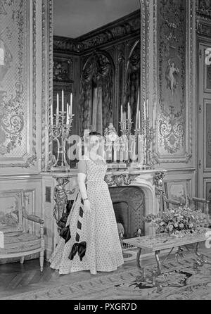 Michelle Auriol , nato a Michelle Aucouturier il 5 marzo 1896 a Carmaux ( Tarn ) e morì il 21 gennaio , 1979 nel 4 ° arrondissement di Parigi , era la moglie di Vincent Auriol , sedicesimo presidente della Repubblica francese, primo presidente della Quarta Repubblica di gennaio 16 , 1947 il 16 gennaio , 1954 . Foto prese all'interno del Elysees Palace a Parigi, Francia. Foto Stock