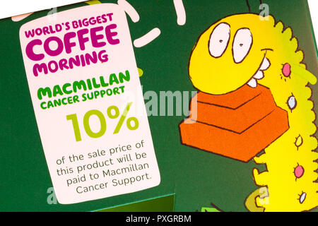 10% di Macmillan Cancro su supporto di Marks & Spencer Colin il Bruco torta al cioccolato - la più grande del mondo la mattina caffè Foto Stock