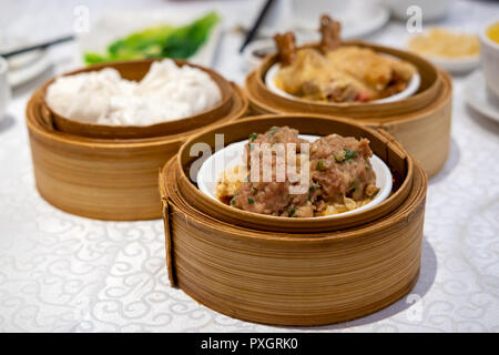 Carni bovine cotte al vapore sfere con tofu foglio Foto Stock