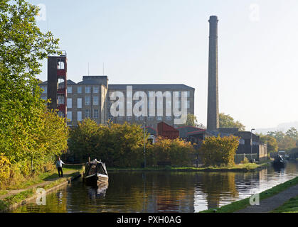 L Huddersfield Narrow Canal, Slaithwaite,West Yorkshire, Inghilterra, Regno Unito Foto Stock