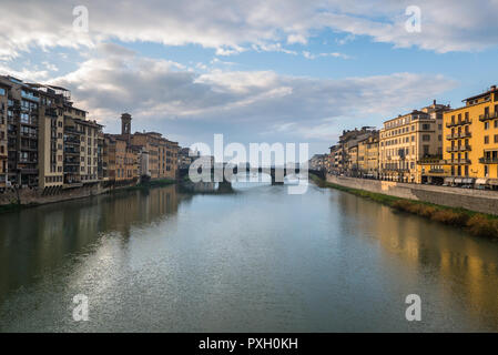 Uno dei numerosi ponti di Firenze,Italia Foto Stock