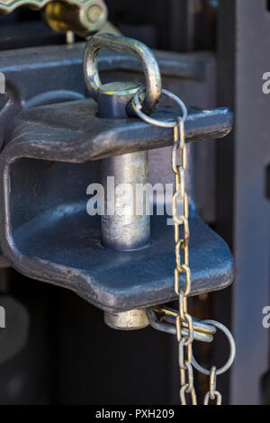 Grande attacco di metallo per un trattore nuovo close-up shot. Foto Stock