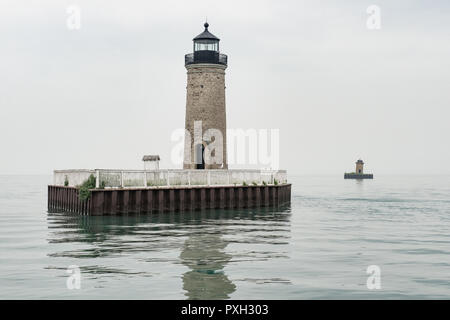 Sud canale faro nella nebbia, St. Clair Appartamenti Lago di St. Clair , Michigan STATI UNITI D'AMERICA - costruito nel 1855, attualmente sul Registro Nazionale dei Luoghi Storici Foto Stock