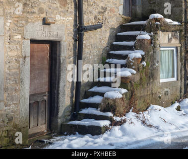 Coperta di neve passi in Grassington, North Yorkshire Foto Stock