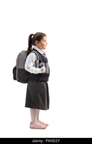 Lunghezza piena ripresa di profilo di un little schoolgirl in attesa in linea isolati su sfondo bianco Foto Stock