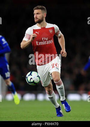 Dell'Arsenal Shkodran Mustafi durante il match di Premier League a Emirates Stadium di Londra. Stampa foto di associazione. Picture Data: lunedì 22 ottobre, 2018. Vedere PA storia calcio Arsenal. Foto di credito dovrebbe leggere: Mike Egerton/filo PA. Restrizioni: solo uso editoriale nessun uso non autorizzato di audio, video, dati, calendari, club/campionato loghi o 'live' servizi. Online in corrispondenza uso limitato a 120 immagini, nessun video emulazione. Nessun uso in scommesse, giochi o un singolo giocatore/club/league pubblicazioni. Foto Stock