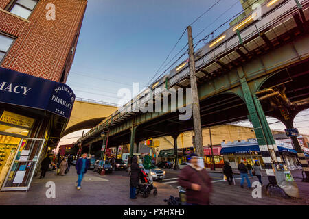 Astoria - Ditmars Boulevard Stazione della metropolitana Astoria Queens   New York New York, Stati Uniti d'America Foto Stock