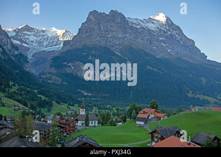 Grindelwald e l'Eiger all'alba Foto Stock