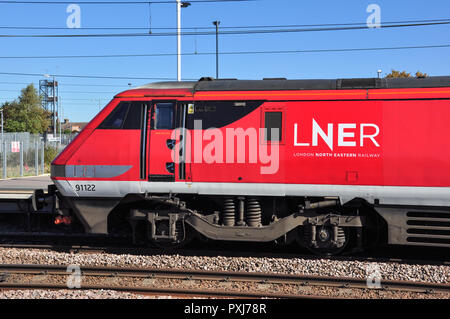 Rosso classe liveried 91 electic locomotiva a Peterborough, CAMBRIDGESHIRE, England, Regno Unito Foto Stock