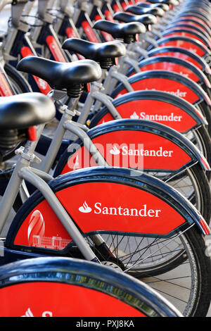Boris Bikes, cicli di Santander Noleggio Biciclette Scheme, London, Regno Unito Foto Stock