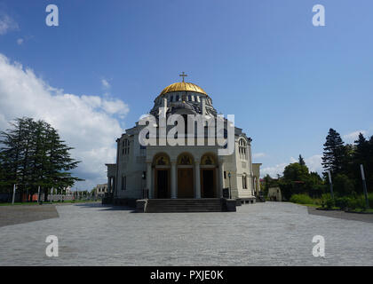 Poti cattedrale principale vista frontale con cielo blu in estate Foto Stock