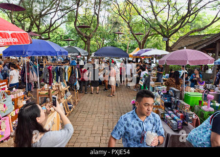 Il settimanale, succedendo JingJai organico Mercato Agricolo, Chiang Mai, Thailandia Foto Stock