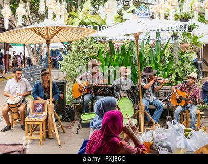 Il settimanale, succedendo JingJai organico Mercato Agricolo, Chiang Mai, Thailandia Foto Stock