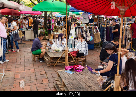 Il settimanale, succedendo JingJai organico Mercato Agricolo, Chiang Mai, Thailandia Foto Stock