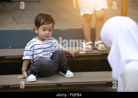 Malay ragazzo musulmano outdoor Foto Stock