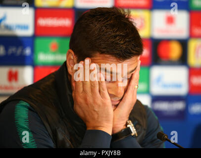 Eindhoven, Paesi Bassi. Ottobre 23. 2018 Tottenham Hotspur manager Mauricio Pochettino durante il Tottenham Hotspur conferenza stampa davanti alla UEFA Champions League gruppo B il match contro il Tottenham Hotspur alla Phillips stadium di Eindhoven, Paesi Bassi, il 23 Ottobre , 2018 Azione di Credito Foto Sport Credit: Azione Foto Sport/Alamy Live News Foto Stock