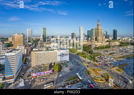 Warszawa Centrum, vista aerea del cuore della capitale della Polonia, con Rondo Dmowskiego rotonda, Neomodern Guglia di Varsavia e il russo Wedi Foto Stock