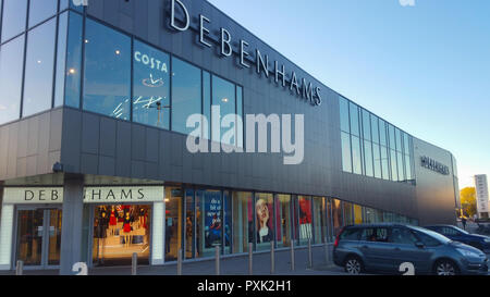 STEVENAGE, Regno Unito - 22 ottobre 2018: negozio Debenhams ingresso nella Roaring Meg retail park a Stevenage Hertfordshire Foto Stock