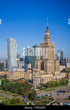 Warszawa Centrum, vista del cuore della capitale della Polonia, con la Neomodern Guglia di Varsavia e il russo Weding stile torta soc-realista del palazzo Foto Stock