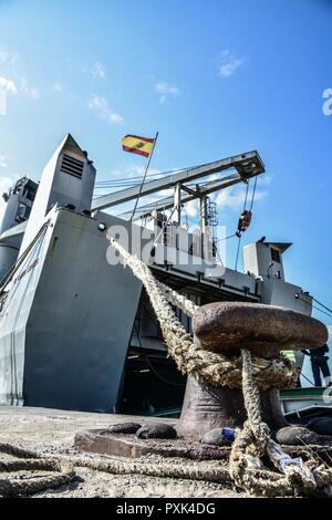 EL CAMINO ESPANOL, nave spagnola arrivo a Alexandroupolis mare- Port-Greece. Greco le forze armate hanno contribuito insieme con la polizia locale e il mare-autorità portuali garantendo la sicurezza e il buon lo sbarco degli spagnoli veicoli militari e camion, il 01 giugno, 2017. Foto Stock