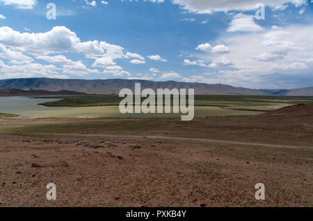 Appendice Lago (хавсралт нуур) e Bayankhongor montagne, Galuut somma, Bayankhongor provincia (Aimag), Mongolia Foto Stock