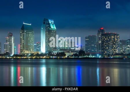 La città di San Diego il colpo da Coronado di notte Foto Stock