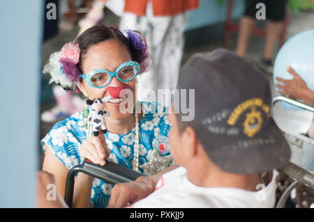 Il peruviano attrice Wendy Ramos, fondatore della "bolaroja', durante il festival Belen Foto Stock