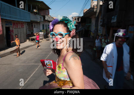 Il peruviano attrice Wendy Ramos, fondatore della "bolaroja', durante il festival Belen Foto Stock