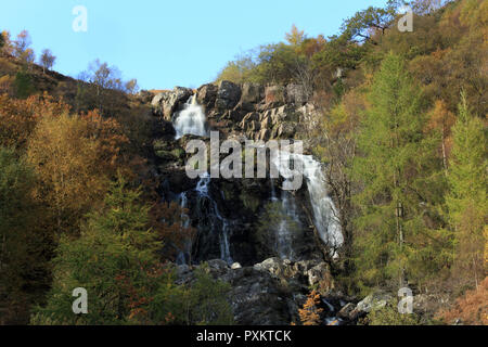 Rhiwargor cascata sul fiume Eiddew vicino a Lake Vyrnwy, Powys, Wales, Regno Unito. Foto Stock