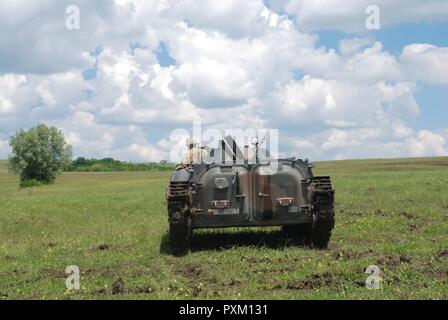 1 giugno 20170, soldati dell'esercito degli Stati Uniti condotta training di familiarizzazione con il polacco cingolato anfibio combattendo i veicoli di fanteria BWP-1s, come parte di esercitazione NATO nobile Jump 2017. Foto Stock