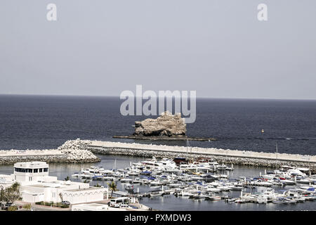 Sultanat Oman Reisen Muscat Maskat Masquat Area capitale Yachtclub Hafen Yachthafen Arabische Halbinsel Naher Osten Sultanat Ausflugsziel Kultur Kunst Foto Stock