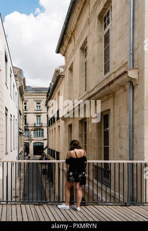 Bordeaux, Francia - 22 Luglio 2018: Santa Caterina Promenade. Situato a Saint Catherine Street è un centro commerciale con lussuosi negozi di moda. Foto Stock
