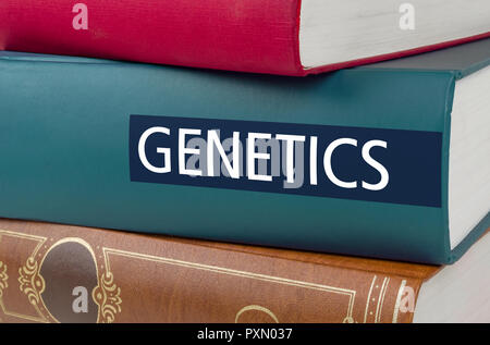 Un libro con il titolo Geneticss scritto sul dorso Foto Stock
