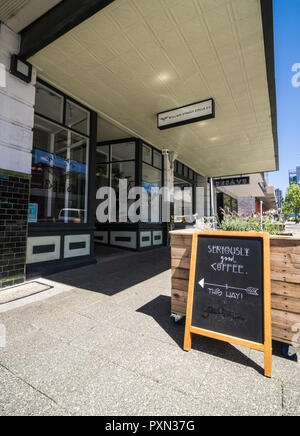 William Street Cycle Co. lungo la vivace William Street a Northbridge, Perth, Western Australia Foto Stock