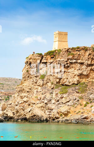 Una piccola torre di avvistamento sulla costa ovest di Malta Foto Stock