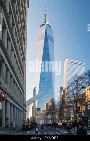 Stati Uniti d'America, New York City, Manhattan Lower Manhattan, World Trade Center, One World Trade Center (Freedom Tower) e Calatrava Oculus Foto Stock