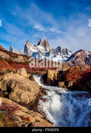 Le cascate della Arroyo del Salto e del Monte Fitz Roy, parco nazionale Los Glaciares, Santa Cruz Provincia, Patagonia, Argentina Foto Stock