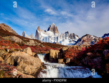 Le cascate della Arroyo del Salto e del Monte Fitz Roy, parco nazionale Los Glaciares, Santa Cruz Provincia, Patagonia, Argentina Foto Stock