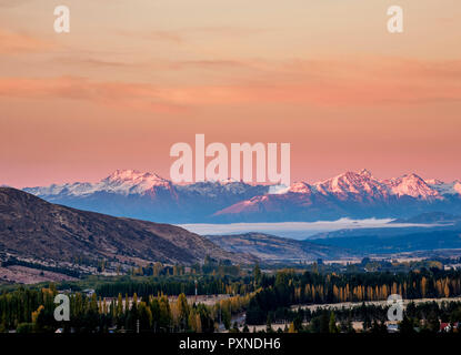 Esquel a sunrise, vista in elevazione, Chubut Provincia, Patagonia, Argentina Foto Stock