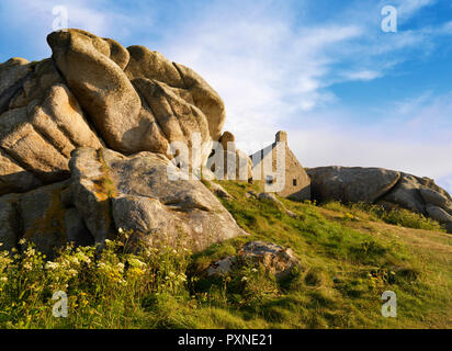 Francia, Bretagna, Finisterre, Kerlouan, Meneham, vecchia casa doganale Foto Stock