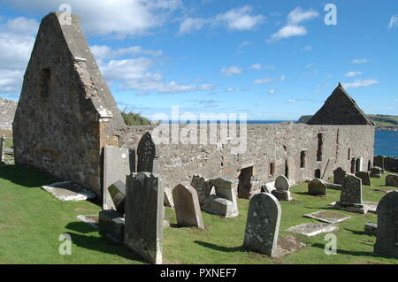 Aberdeenshire, Scozia: 14 agosto 2018 - Antica diruta chiesa di San Giovanni su una scogliera sopra Gardenstown, Aberdeenshire, Scozia. Foto Stock