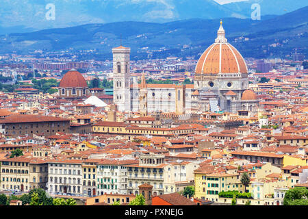 Paesaggio urbano in vista di Firenze dal Piazzale Michelangelo, Firenze, Toscana, Italia, Europa Foto Stock