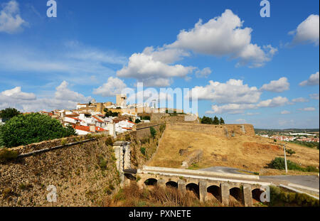 La medievale città murata di Estremoz. Alentejo, Portogallo Foto Stock
