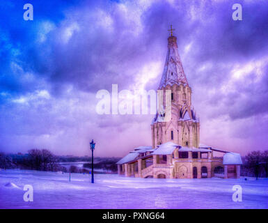 Vista invernale di ascensione chiesa dopo la nevicata nel Kolomenskoe, Mosca Foto Stock