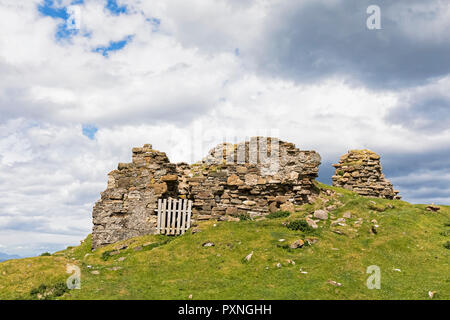 Regno Unito, Scozia, Ebridi Interne, Isola di Skye, Baia Duntulm rovine del castello Foto Stock