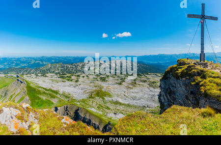 Austria, Allgaeu Alpi, Vorarlberg, Kleinwalsertal, Gottesacker, vista panoramica fromsummit cross Hoher Ifen a Gottesacker plateau Foto Stock